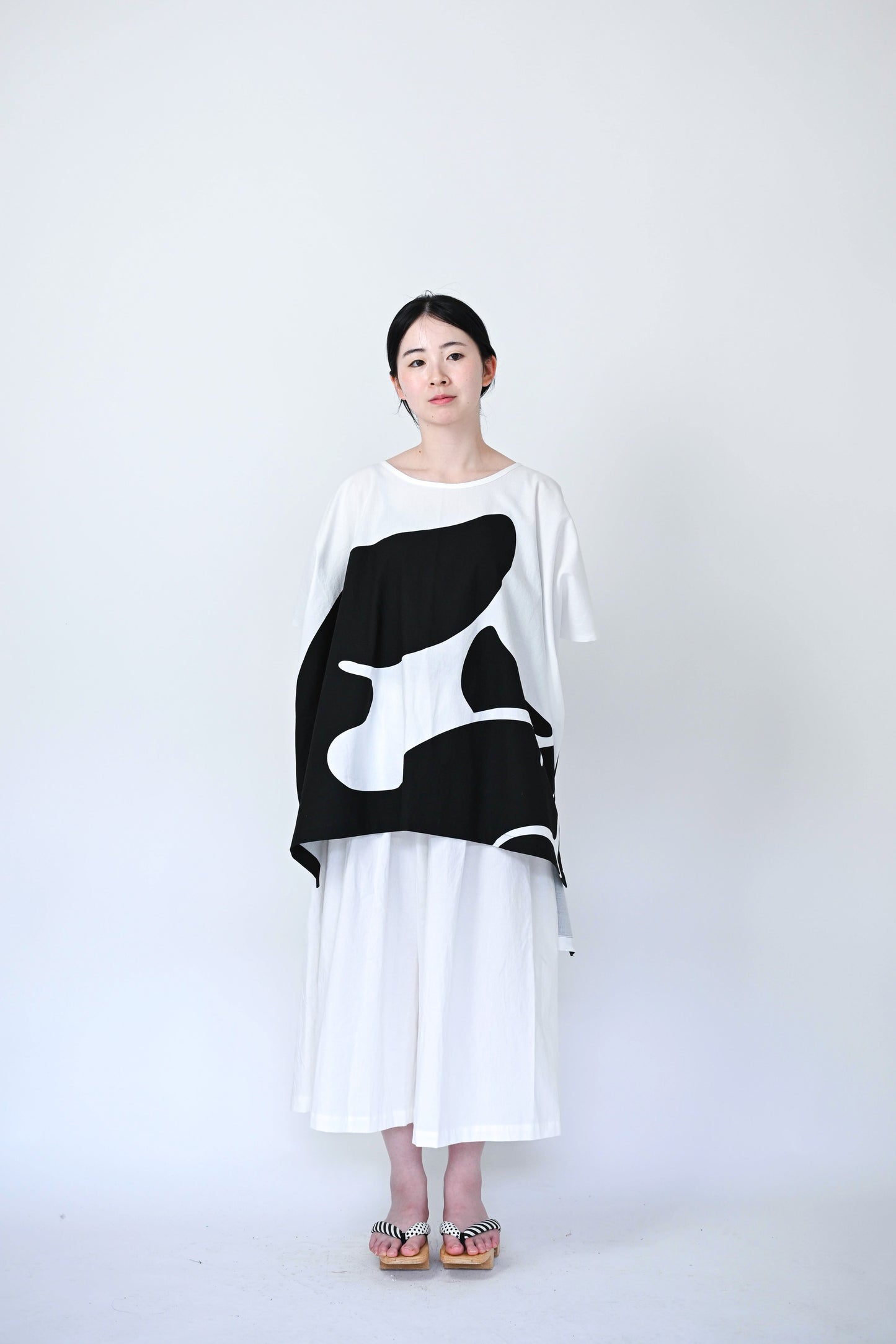 オドリギ Ⅳ SHIRT / 手の上で踊る