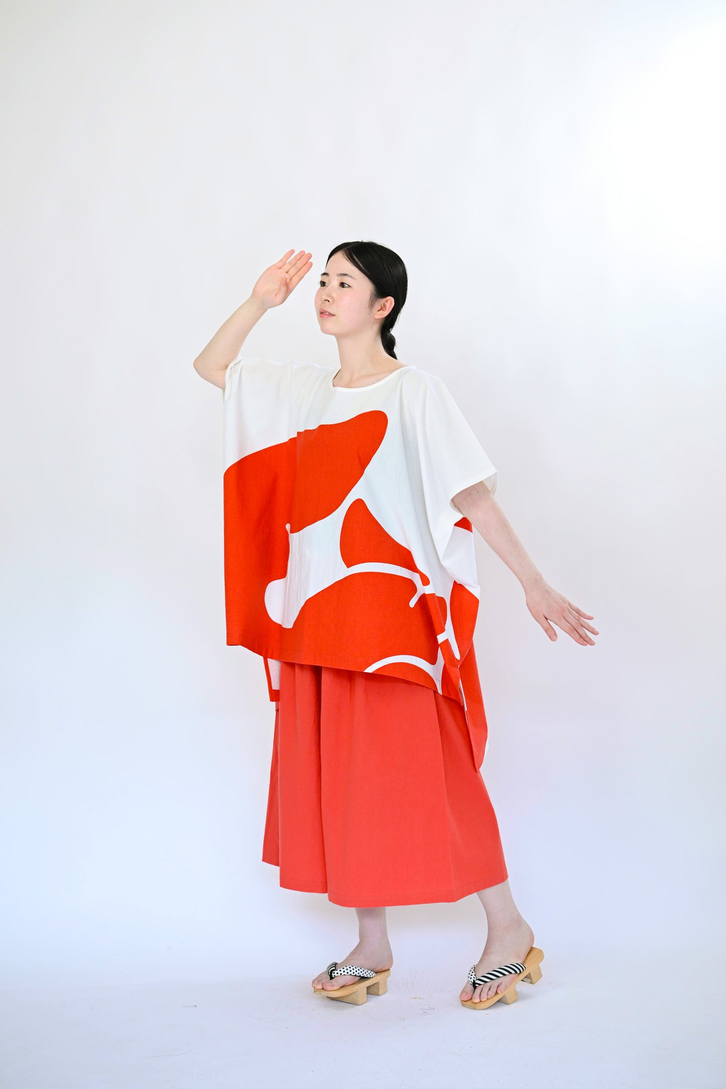 オドリギ Ⅳ SHIRT / 手の上で踊る