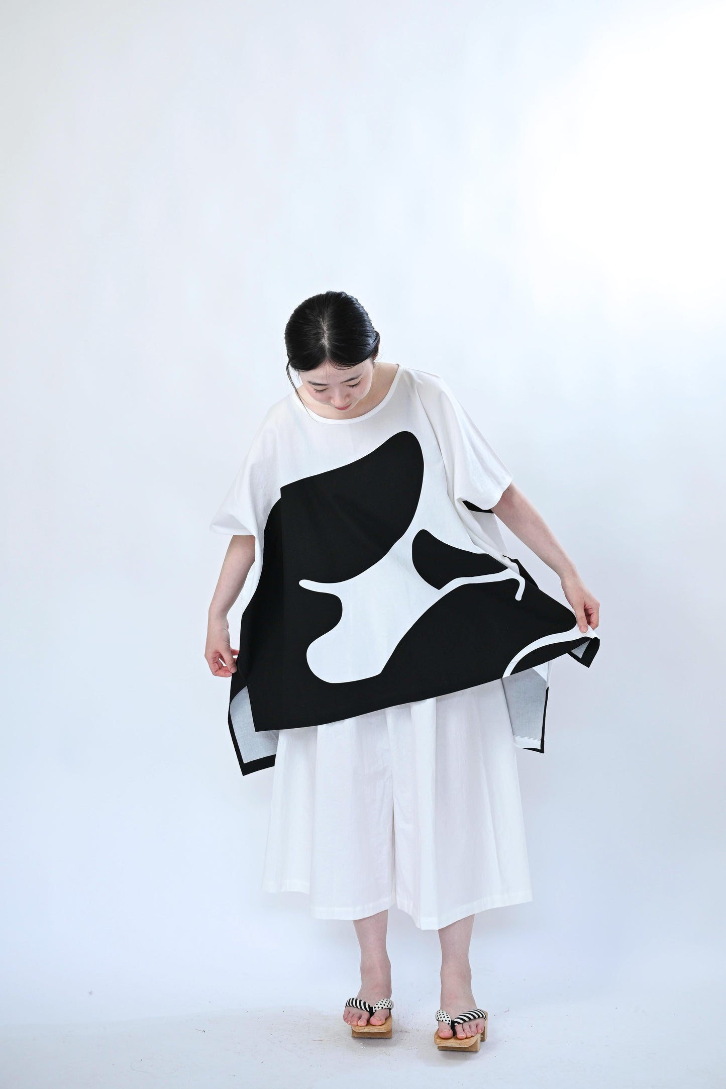 オドリギ Ⅳ SHIRT / 手の上で踊る