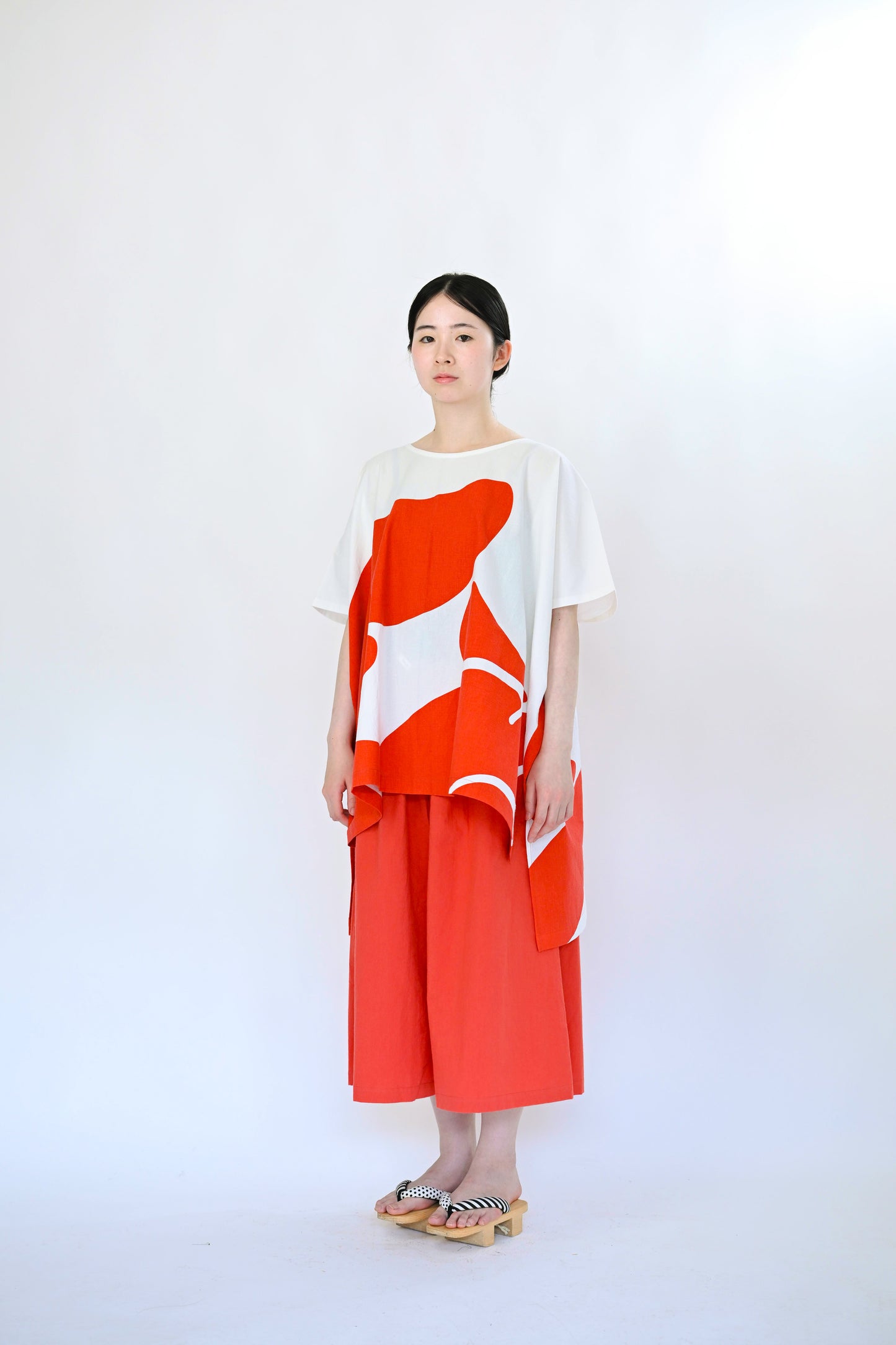 オドリギ Ⅳ SHIRT / 手の上で踊る