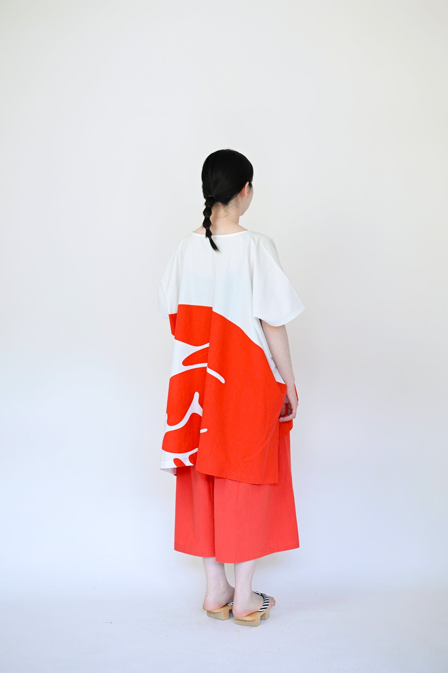 オドリギ Ⅳ SHIRT / 手の上で踊る